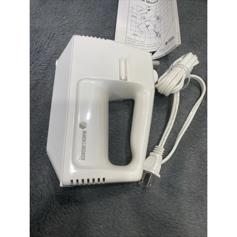 Vintage Black And Decker M24S 3‎ Speed Handheld Electric Mixer White New Retro